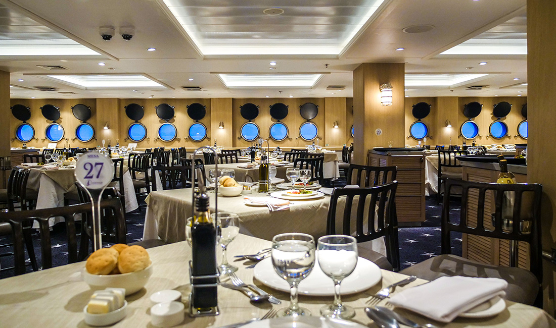 Australis Ventus Australis Patagonia Dining Room.jpg